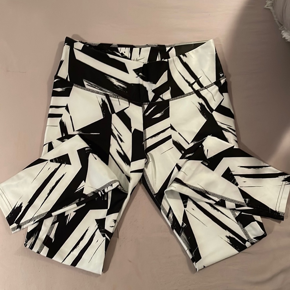 Nike Legend Tight Fit Leggings